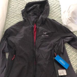 Arc’Teryx atom lightweight shell
